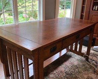Smart looking desk with chair