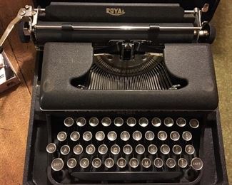 Royal Varsity typewriter in excellent condition