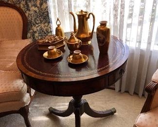 Loads of small excellent furniture. 