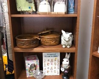 Decorative accessories.