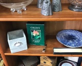 Assorted decorative items.