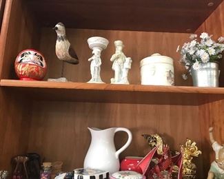 Assorted decorative items.