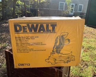 Brand new Dewalt heavy duty 10 inch compound miter Saw