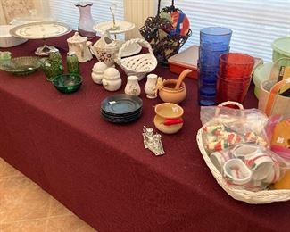 Various kitchen items