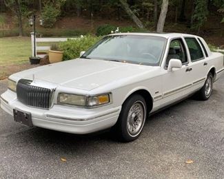 White 1996 Lincoln Town Car