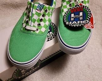 Vans Haro green size men's 9.5, women 11.0