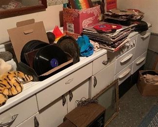 Kitchen/bedroom 
Vinyl/Records 