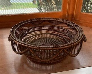 Dining room 
Early basket