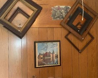 Office
Gun rack, vintage frames