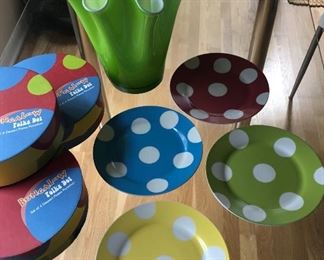 BUY IT NOW! $18 set of 12 polka dot porcelain plates (vase sold separately)