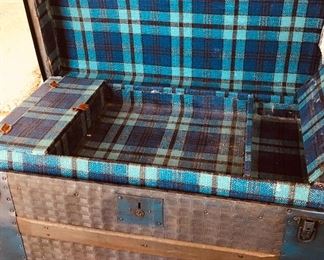 BUY IT NOW! $165 vintage Plaid lined trunk