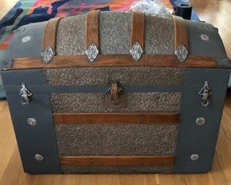 BUY IT NOW! $195 Antique bride's wood & metal Dome trunk with all original clean interior 33"W x 26"H x 18"D