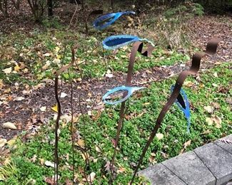 BUY IT NOW! $50 metal yard art, 8 pcs total including 3 metal leaf sculptures and 5 blue flower shapes