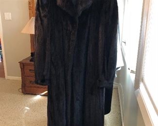 BUY IT NOW! $595 Stunning full length Blackglama mink coat sz M