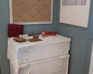Shabby Chic and READY to GO! Vintage Chest of Drawers