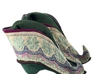 Lot 049
Antique 19th Century Chinese Embroidered Lotus Shoes