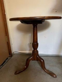 Antique Philadelphia Tilt top table, Solid mahogany, 20” diameter top, 28” h, 41” h with top tilted 