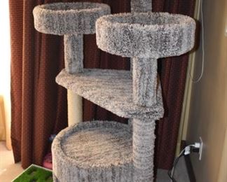 Cat Condo, scratching post. Never used.