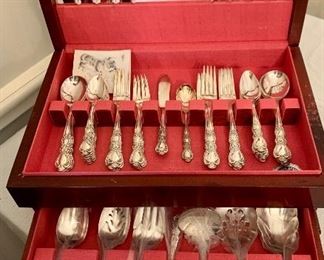 Rogers Brothers Heritage Service for 8 Set with Serving Pieces in Chest.