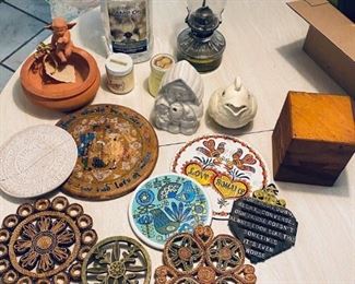 All Kinds of Decorative Items, Oil Lamp and Trivets