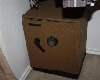 safe (combination known)