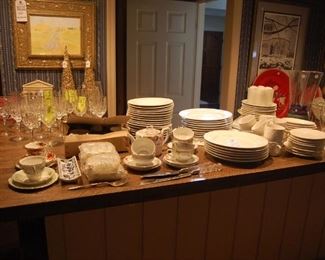 Collins Co Ltd, service for 16, tons of pieces