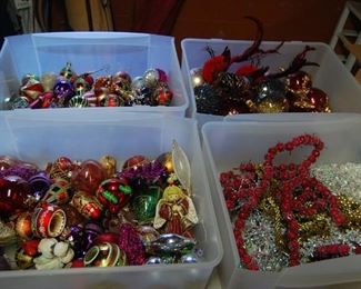 100s of nice Christmas balls