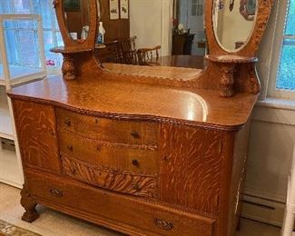 Beautiful Antique tiger oak sideboard in excellent condition.