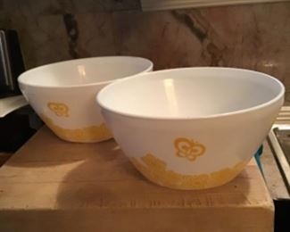 Vintage Charm Pyrex Bowls. (2 Available)