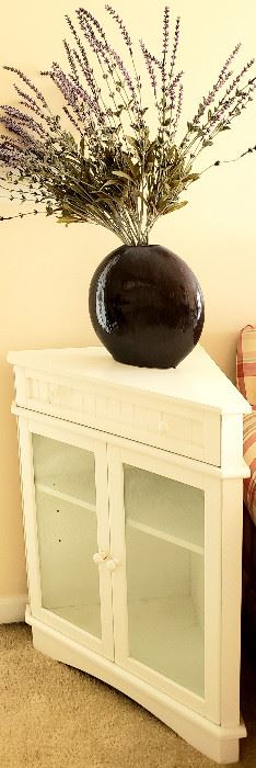 Corner cabinet & vase with silk