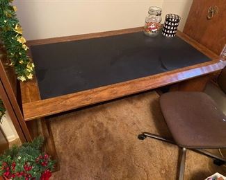 Good looking desk/ craft table $68.00