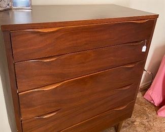Ward Furniture Company, Durham NC Mid Century Modern 5 drawer dresser, excellent condition $595.00