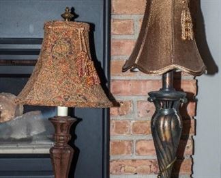2 small decorative lamps