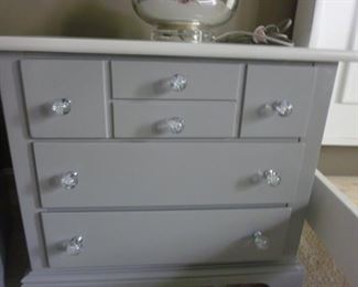 Second bed side table (by Stanley)