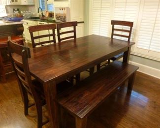 Beautiful set ... great for a busy family!