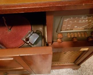 Shortwave radio and record Player