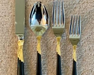 detail (has teaspoon too, not pictured)