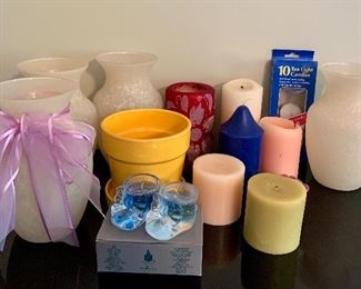 Item 91:  Lot of assorted candles & vases:  $10