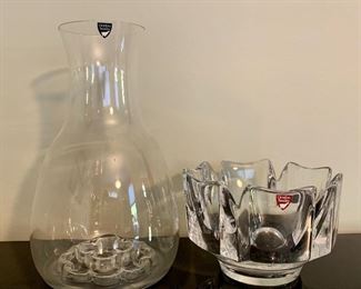 Item 20:  Orrefors Lot; bowl and decanter: $38                                 Bowl - 5.75" x 4"