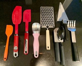 Item 141:  Great lot of good kitchen items: $30