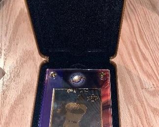 Item 196:  Barry Bonds -MLB 1998 "Team Gold" collectible card:  $65