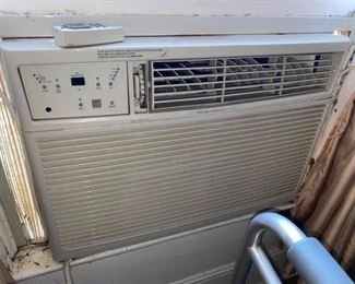 25,000 BTU Window Unit with Remote
Pickup in Sugarland near Imperial Sugar
Must be able to remove from window and load yourself.