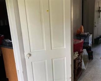 Antique Wood Door with knob
Good condition.
Measures 79 3/4” x 31 3/4”
Must be able to remove from frame and load yourself.