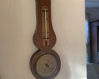 Living room 
Barometer