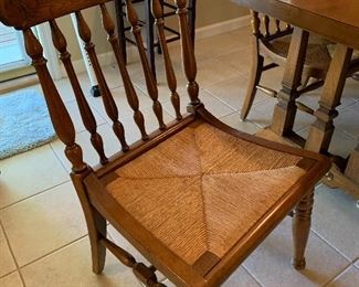 #7	Dining table with 6 Thomasville chairs and table pads 44"x66"x30"	 $225.00 
