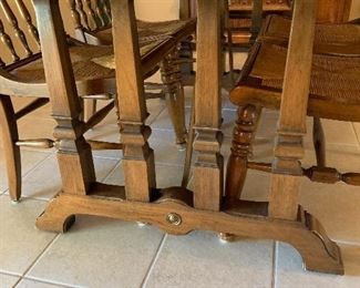 #7	Dining table with 6 Thomasville chairs and table pads 44"x66"x30"	 $225.00 
