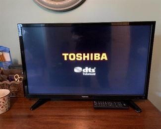 #18	Toshiba #28L110U 2015 27" TV	 $30.00 
