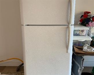 #34	Frigidaire refrigerator 20.5 cu ft model #FRT21IL4FW8 2009	 $150.00 
