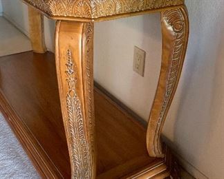 Traditional Carved Hardwood Console Table	30x51x19.5in	HxWxD