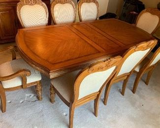 Traditional Carved Hardwood Dining Table w/ 8 Chairs Table: 30x44x72 (also has Two 15in Leaves) HxWxD